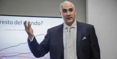 Luis Oliveros (Economista)